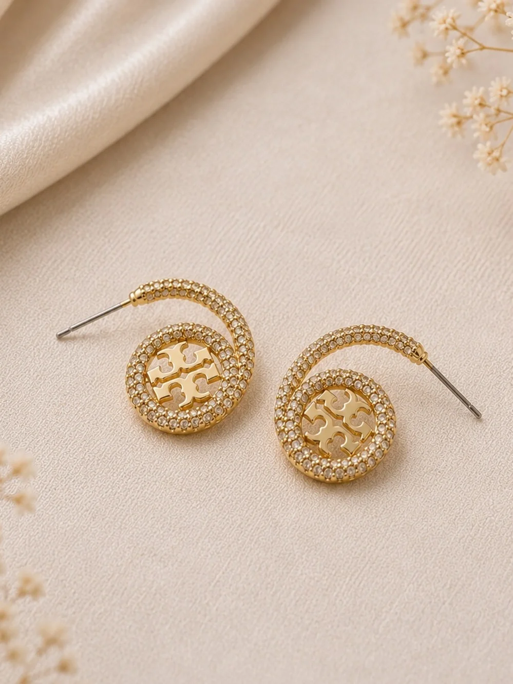 Tory Burch ICON PAVÉ LOOP EARRINGS in gold